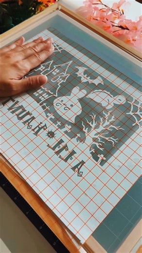 Kalon & Brian ✎ Stickers & Stationery on Instagram: "let’s screen print packing boxes! 📦 ive always wanted to get custom packing boxes and bags made for my shop but I can’t seem to settle on a design nor find a printer within my budget 😭 so for now, I’ll just stick with screen printing them myself. ive tried using stamps and stickers before as alternatives but wanted to give screen printing a go cause I heard if you get it down well, it’s a super fast and budget friendly process! I personally 