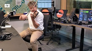 SOUND ON for epic violin solo! 👏 Concertmaster Warwick Adeney treated Mornings listeners with a performance of “Hungarian Dance #5” as he closes the curtain on a 38-year-long orchestra career! 🎼🎻 Warwick has retired from orchestra to pursue music-making and teaching in schools across the community. Catch your Qld news: https://www.abc.net.au/news/ | ABC Brisbane