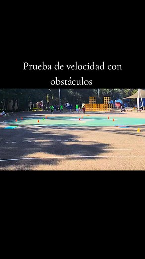 El atletismo es considerado la “madre de todos los deportes” porque sus gestos básicos (correr, saltar y lanzar) forman la base de innumerables actividades físicas. En el contexto educativo, el atletismo se adapta como una propuesta formativa que permite a los estudiantes explorar sus posibilidades motrices, mejorar su condición física y comprender principios clave como el esfuerzo, la progresión y la superación personal. Antes de iniciar con las técnicas específicas, es fundamental construir un