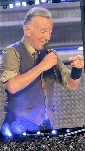 💍 Bruce Springsteen’s Live Proposal Moment on Thunder Road! ❤️💍🎤 #brucespringsteen