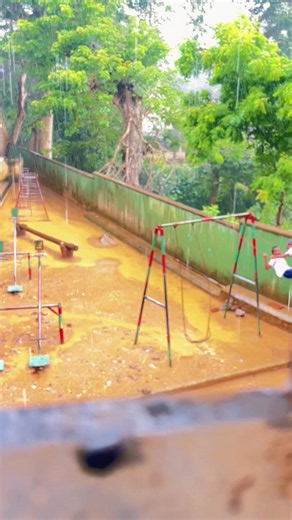 වැස්සක් වෙලාවක සද්දයක් ඇහිලා ජනේල ඇරලා බලුවම 😌😀 බයානක වැඩක් ලිස්සුවොත්.. ඒක නිසා බැනලා එලෙව්වා 😅 ළමයි කියන්නේ ළමයිට වෙලාව 1.35 😃 #schoollife #foryou #fpy #trending #ictfronzero