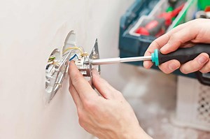 Why Backstabbed Outlets Are Bad (Are They Safe Or Unsafe?!) - Cohesive Homes