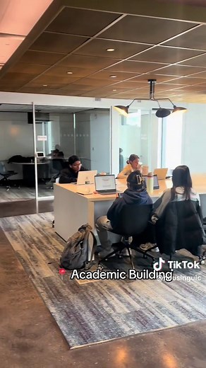 Discover UIC's Academic & Residential Complex Tours