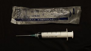 Retractable Stunt Syringe - Realistic Film Prop for Medical Scenes, Special Effects & Theater Productions - Etsy Canada