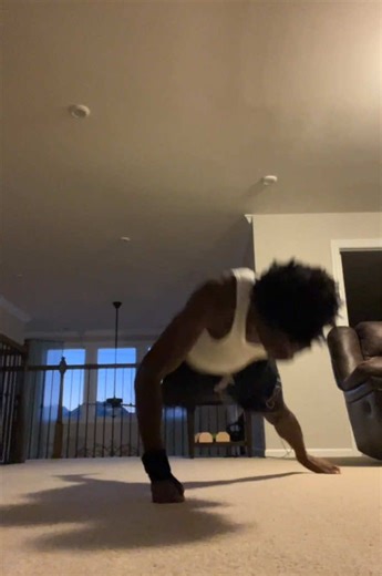 I LIFTED MYSELF OFF THE GROUND??? (one arm one leg fist push ups)