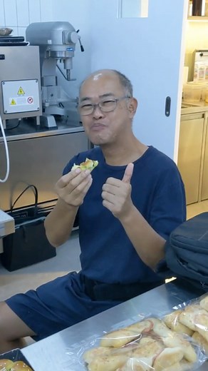 Quit loafing around and join our Foundation Bread Baking Course! You definitely knead this excitement in your life! 🍞🤟😁 We have a variety of dates available, link in bio!#baking #bakingsg #sgbaking #sgbakingschool #sgbakery #sgfood #thelearningneverstops #creativeculinaire | Creative Culinaire Academy