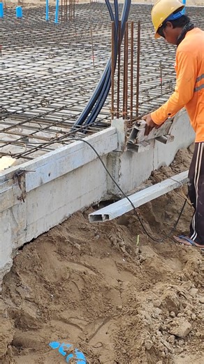 Technical use steel tube to install side formwork of slab concrete