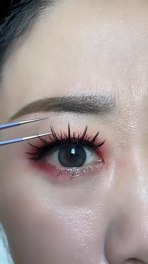 How to apply the lace double eyelid stickers! #eyemakeup #malaysiamakeup #makeupbeginner #tiktokmademebuyit | Oscar Thompson