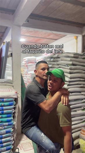 ¿Cuántos pone quejas en sus trabajos? 🤣🤣🤣 • • • #fypppppppppppppppppppppppppppppppppppppppppppppppppppppppppppppppppppppp #yumbo #ferreterias #diversiontiktok