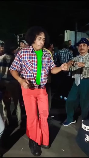 Bojes Sanjaya on Instagram: "Sungguh kejam kau tinggalkan aku sendiri.. #bojessanjaya #hiburan #dangdut #joget #dance #nostalgia #viralfb #viraltiktok"