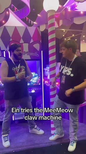 Aphmau's MeeMeow Strategy: Claw Machine Wins!