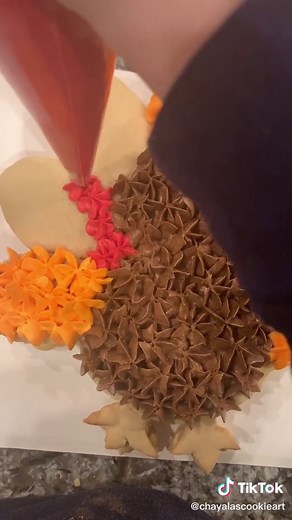 Turkey cake part 2 #thanksgiving #turkey #turkeycake #buttercream #cookiecake #fyp #part2 #thanksgivingcake