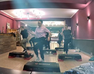 2.3K views · 23 reactions | STEP 朗 Le mardi à 18h et le jeudi à 18h45  Inscription au club via WhatsApp uniquement au 0484641724 #stepfitness #chatelet6200 #workoutmotivation #clubdesportfemin #pourtoi | LP Coaching Lora | Facebook