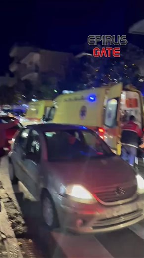 Παράσυρση πεζής από δίκυκλο στην οδό Αβέρωφ στα Ιωάννινα – Στο σημείο η Τροχαία ΕΚΑΒ #ioannina #epirusgate #τροχαιο