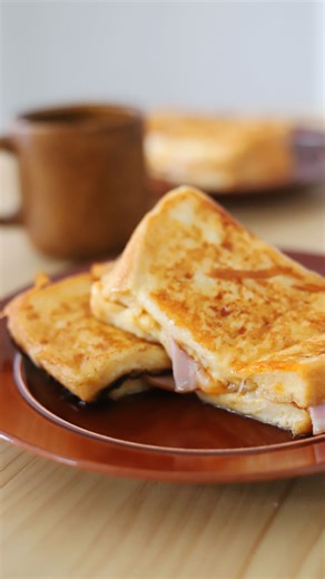 ハナの暮らし on Instagram: "2人暮らしの休日朝ごはん🥣ハムチーズフレンチトースト編 #2人暮らし#朝ごはん#フレンチトースト#簡単レシピ"