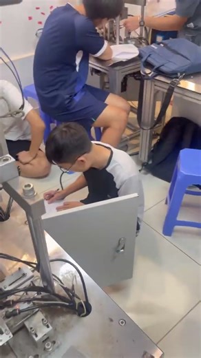 Học Lập Trình PLC Trên Máy Tự Động Hóa Như Đi làm