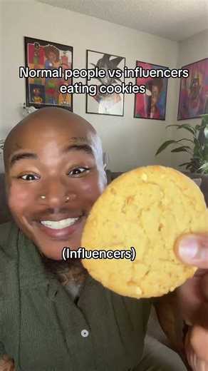 How Normal People Eat Cookies vs Influencers