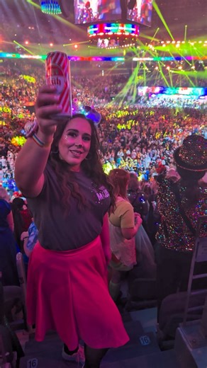 Frisörsalon Carina | Paul Mitchell Focussalon | BellaHair on Instagram: "Karnevalsmaus on Tour – Happy Weiberdonnerstag 🐭🎉 Unsere Chefin liebt Karneval – klar, dass sie heute als Karnevalsmaus Köln unsicher macht 😄🎭 An alle Frauen: Lasst euch feiern und genießt den Tag! 💃✨ Köln Helau & Alaaf! ❤️🤍 Carnival Mouse on Tour – Happy Weiberdonnerstag 🐭🎉 Our boss loves carnival – so of course she’s out and about in Cologne today as a carnival mouse 😄🎭 To all the ladies: Celebrate yourselves an