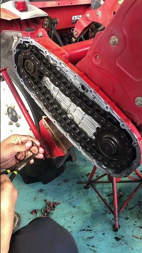 【本日の整備】 トラクターのロータリーのチェーンを交換中！！ #トラクター #整備 #チェーン