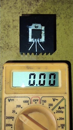 7905 IC || convert dc 12 volt into 5 volt || voltage regulator #convert #powersource