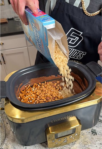 Delicious Chocolate Crockpot Cookie Recipe