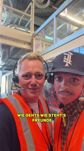 Anzeige Behind the scenes bei @Gillette DE 🪒 Wir haben uns angeschaut, wo Gillette Klingen eigentlich herkommen und unglaubliche 100 Jahre Klingenproduktion in Berlin gefeiert. Danke für das krasse Event und auf die nächsten 100 Jahre! 🎉 #gillettelabs #100jahregillette #thebestamancanget #FürdasBesteimMann