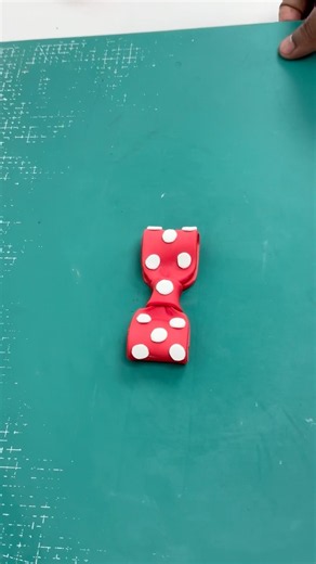 How to make fondant red bow cake topper #fondentbow #caketopper #easybow #redbow #viral #bow #video