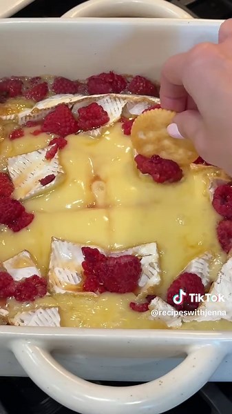 Warm Baked Brie with Honey & Berries: Easy Appetizer