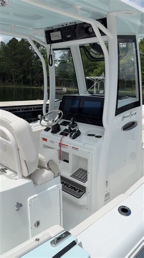 A moment for the Gamefish27FS🔥🔥We take pride in being the #1 selling saltwater center console for 21 years straight. #Seahuntboats #seahunt #yamahaoutboards #jlaudio #gatorstep #gemluxfishing #centerconsolesonly #centerconsole #garminmarine | Sea Hunt Boat Company