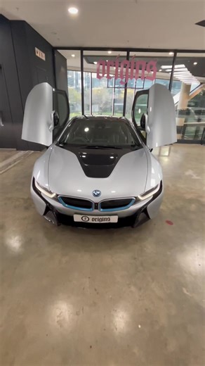 2017 BMW i8 eDrive: Futuristic Design and Impressive Performance