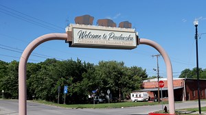 Pioneer Woman Ree Drummond's husband, nephew injured after head-on crash in rural Oklahoma