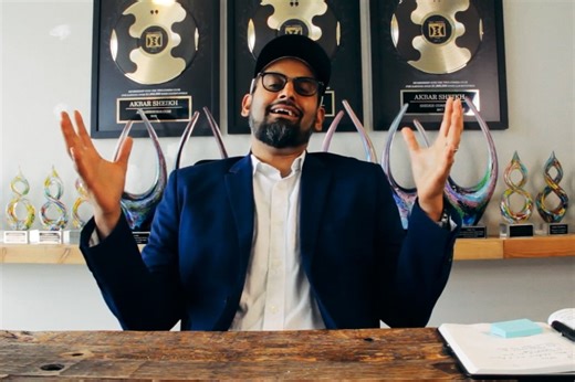 ‘Click the Link Below’ Trailer: Doc Probes Promises & Methods Of Internet Gurus Such As Akbar Sheikh, Tai Lopez & Russell Brunson