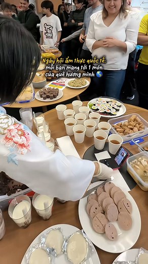 Quá nể các anh chị giỏi nấu ăn, làm bánh hay mấy món tráng miệng vì thật sự là tỉ mỉ và công phu quáaa 💯💯 Sau chuyến này tự nhiên có động lực vào bếp hơn hẳn vì học được nhiều điều mới mẻ, thú vị. Quan trọng nhất là làm xong thấy vui phết 😆 dù chưa thành công mỹ mãn nhưng lại càng có động lực thử tiếp! Và đặc biệt ‼️ 100% các bạn trong trường mình chưa từng biết tới “sữa chua nếp cẩm” luôn 😌🇻🇳❤️ Cả nhà đợi phần sau để xem phản ứng của mọi người khi lần đầu thử món này nha! ❤️❤️❤️ #meichan