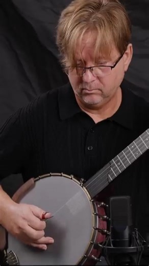 Scott Cockerham performs “We’ll Understand It Better By and By” on the OME Jasmine Limited Edition. Crafted with precision and care, the Jasmine features: 🎶 Custom 11-inch rim with Antique Brass hardware 🎶 Vintage tone ring for clarity, projection, and old-time thump 🎶 Remo Renaissance head and Sweetone tailpiece for balance and warmth 🎶 Signature double-cut headstock with hand-inlaid floral motif 🎶 K&H planetary tuners for smooth, stable tuning Produced in a limited run of only 25, the Jas