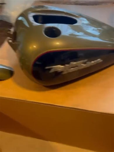 06-17 dyna tin set olive pearl an vivid black with gold and red pin stripes dealer take offs stupid clean not a color way you see often $1800 shipped | Harley Davidson Motorcycles Spare Parts Shop