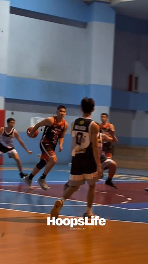 6.2K views · 39 reactions | “The handles and the pass in motion.” #worldcup #houston #basketball #HoopsLife | Hoops Life | Facebook