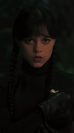 1.1M views · 43K reactions | Morticia vs Mercredi, round 1565634 (pour de vrai cette-fois) 鷺  : MERCREDI saison 2 partie 1, c'est dispo. La partie 2, le 3 septembre. | Netflix | Facebook