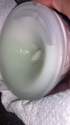Numii💙 on Instagram: "We Love A Good Pump Session. It’s Completely Filled. 🫶🏽 #pumpingatnight #milkymama #breastpump"