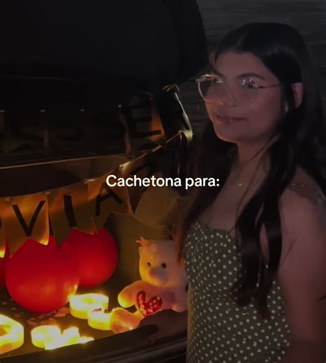 Besitos y Amor: Celebrando Momentos Cachetonas