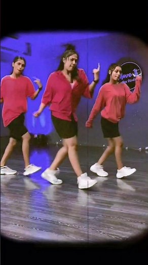 the humma song girl dance...