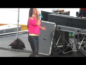 Sara Evans- Anywhere LIVE at SeaWorld
