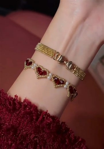 Create a Stunning Vintage Red Bling Bracelet