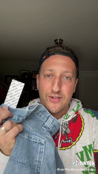 Anyways, i’m still in the market for a vintage faded pair of Carhartt carpenter jeans #greenscreen #Inverted #urbanoutfitters #vintagedenim #thrifted #urbanrenewal #storytime