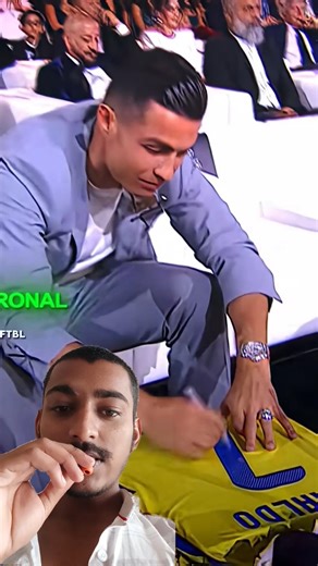 Cristiano Ronaldo Signs Jersey ✍️🔥 | CR7 Emotional Moment 😍⚽ #Shorts