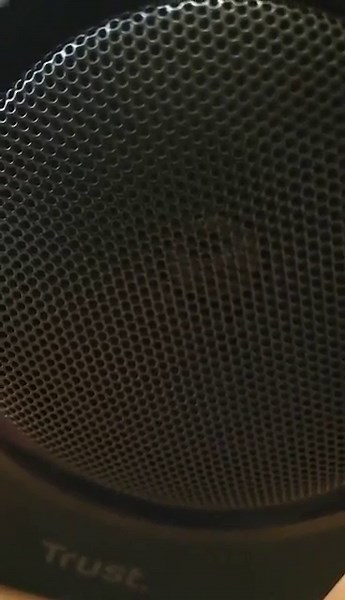 new speakers for pc making a little buzzing sound when nothing is playing
