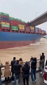 Strong river currents can sway a boat's course in a matter of seconds. Have you ever witnessed a similar incident? Tell us about it in the comments and share this video as a safety reminder. #RiverTransport #CargoShip #MaritimeSafety #NavigationSafety #WaterwaySafety | Zumroah