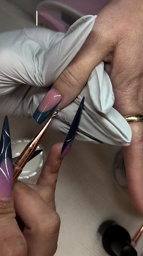 How to Use Chrome Powder on Nails: Tips for Flawless Victory Manicure