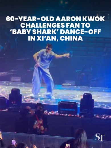 From Heavenly King to Baby Shark: Hong Kong star Aaron Kwok challenged a fan to a “Baby Shark” dance-off during his recent concert in Xi’an, China. #AaronKwok #HeavenlyKing #danceoff #Xian #China