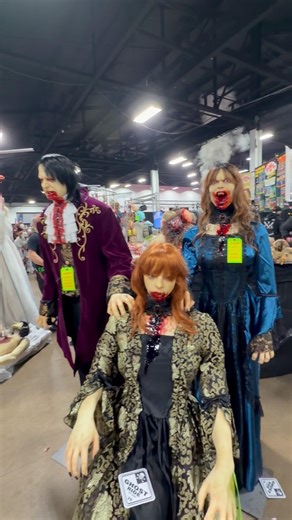 The Vampire’s and Werewolf fighting for their food… #vampire #werewolf #haunting #convention