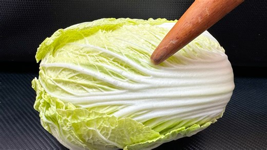 炒大白菜 直接下锅炒就错了，这几天没胃口，试试这道酸辣开胃、脆爽过瘾的醋溜白菜吧。